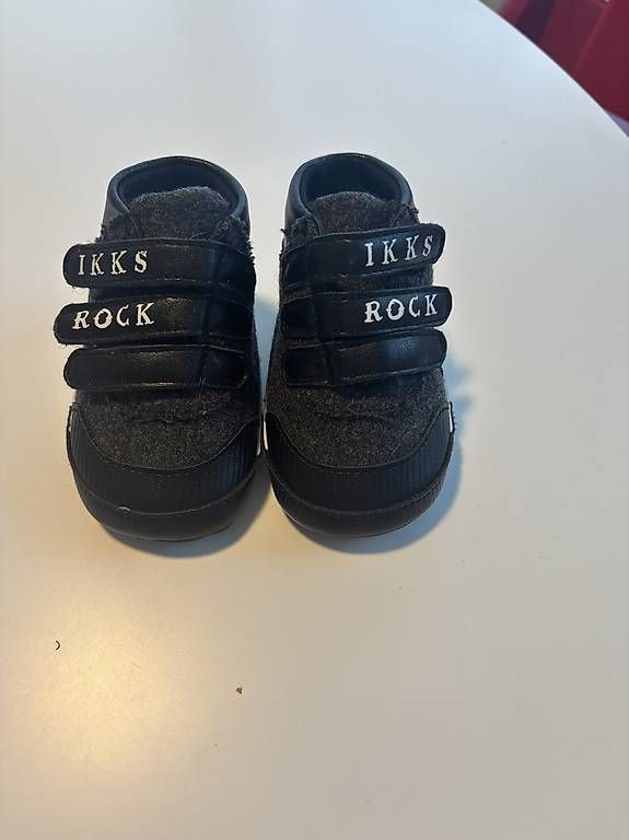 Scarpe per ragazzi: Chaussures nourrisson IKKS – Usato da Genève venduto da Mayatatiana