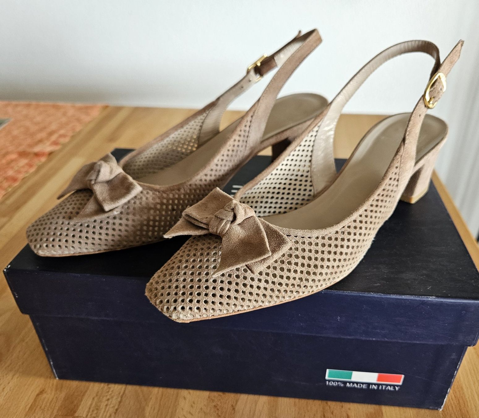 Scarpe da donna: Chaussures à lanières en daim – Usato da Tschugg venduto da Cob56