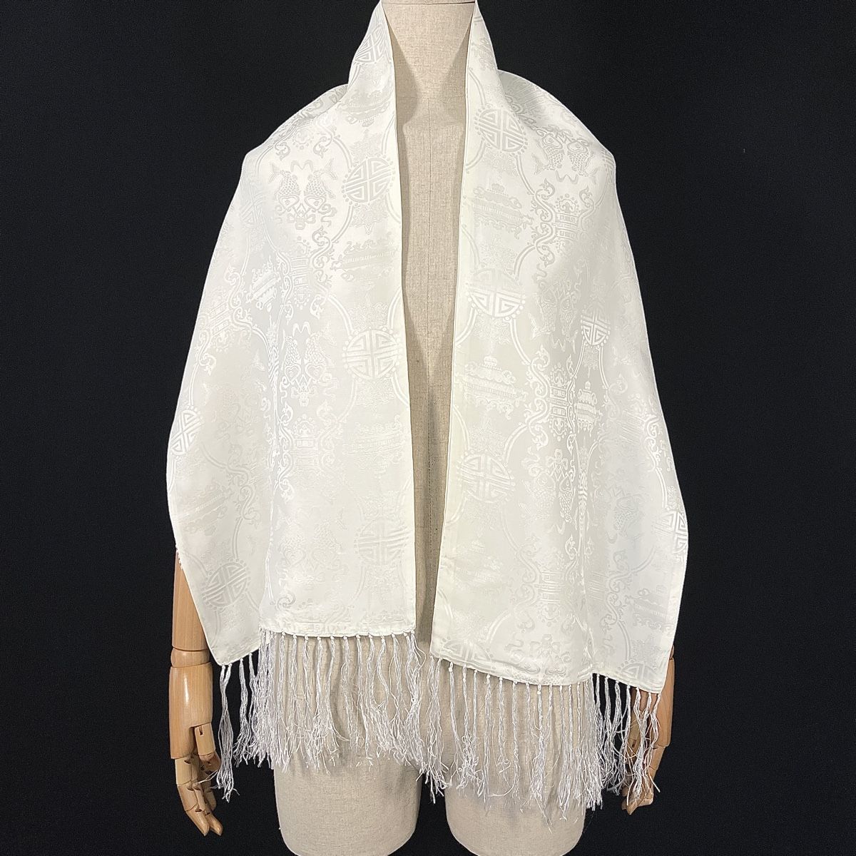 Foulard & Sciarpe: SHANGHAI TANG White Silk Scarf – Nuovo (secondo la descrizione) da Emmen venduto da Nightingale_2022
