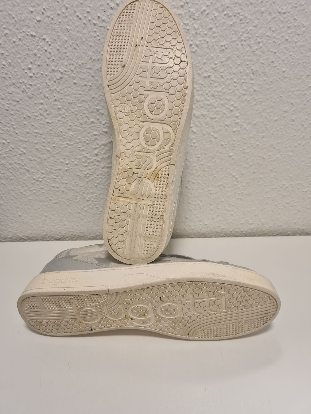 Bugatti Scarpe da donna: Bugatti Sneaker, Silber mit Sternen, Grösse 40 – Usato da Winterthur venduto da Jana1701 6