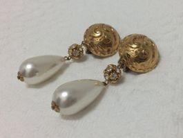 Vintage 1980's-90's Large faux pearl & rhinestone earring