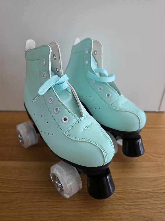 Pattini in linea & Pattini a rotelle: Rollschuhe, Grösse 35 ! – Usato da Wilen b. Wil venduto da I_R
