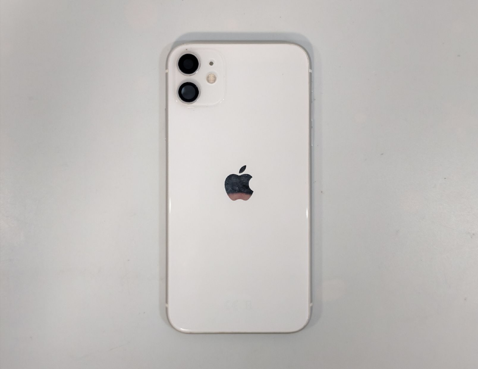 Apple Telefoni cellulari / Smartphones: iPhone 11 weiss ohne iCloud Lock – Difettoso da Ehrendingen venduto da Rocky985 1