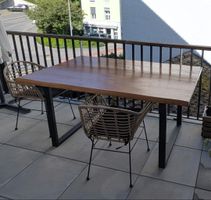 Schöner Garten- oder Terrassentisch