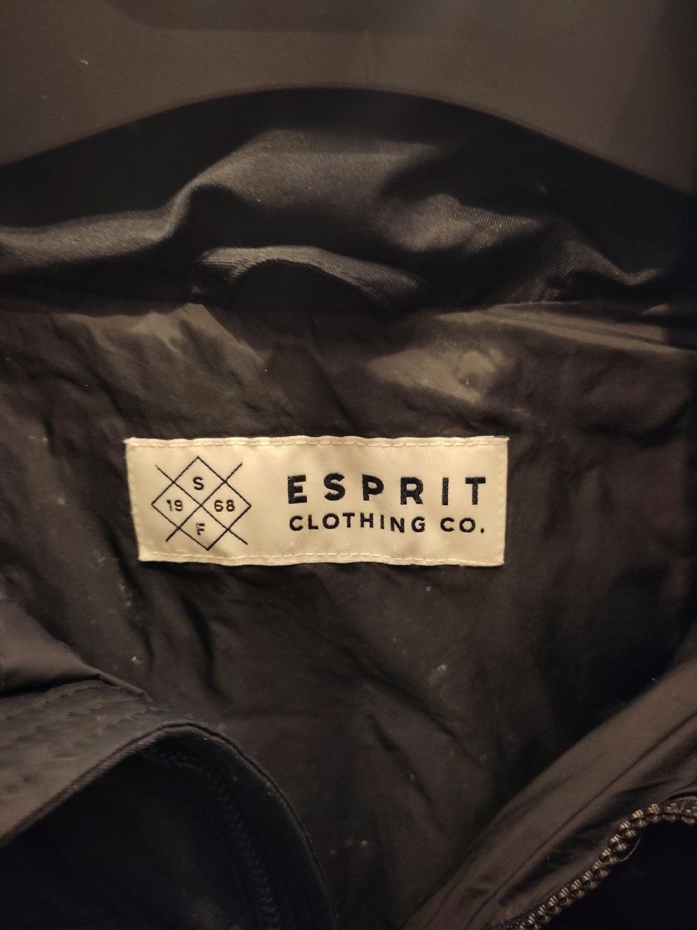 Esprit Giacche: Schwarze Winterjacke von Esprit Grösse M – Usato da Stans venduto da Maesi0 5