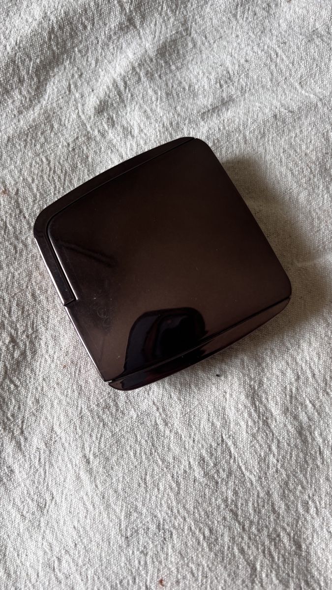 Make-up: Hourglass Ambient Radiant Light – Usato da Zürich venduto da Colorazul 1