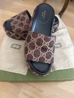 Gucci Pantoletten braun mit Logo Muster guter Zustand