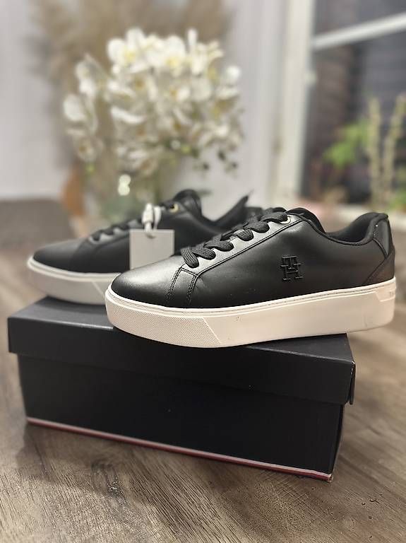 Scarpe da donna: Tommy Hilfiger Sneaker – Usato da Eschlikon TG venduto da tak_p2dk 2