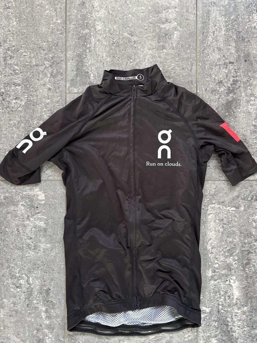 Canottiere & Pantaloni: On Running Cycling Jersey, Size S – Usato da Buchrain venduto da akj48