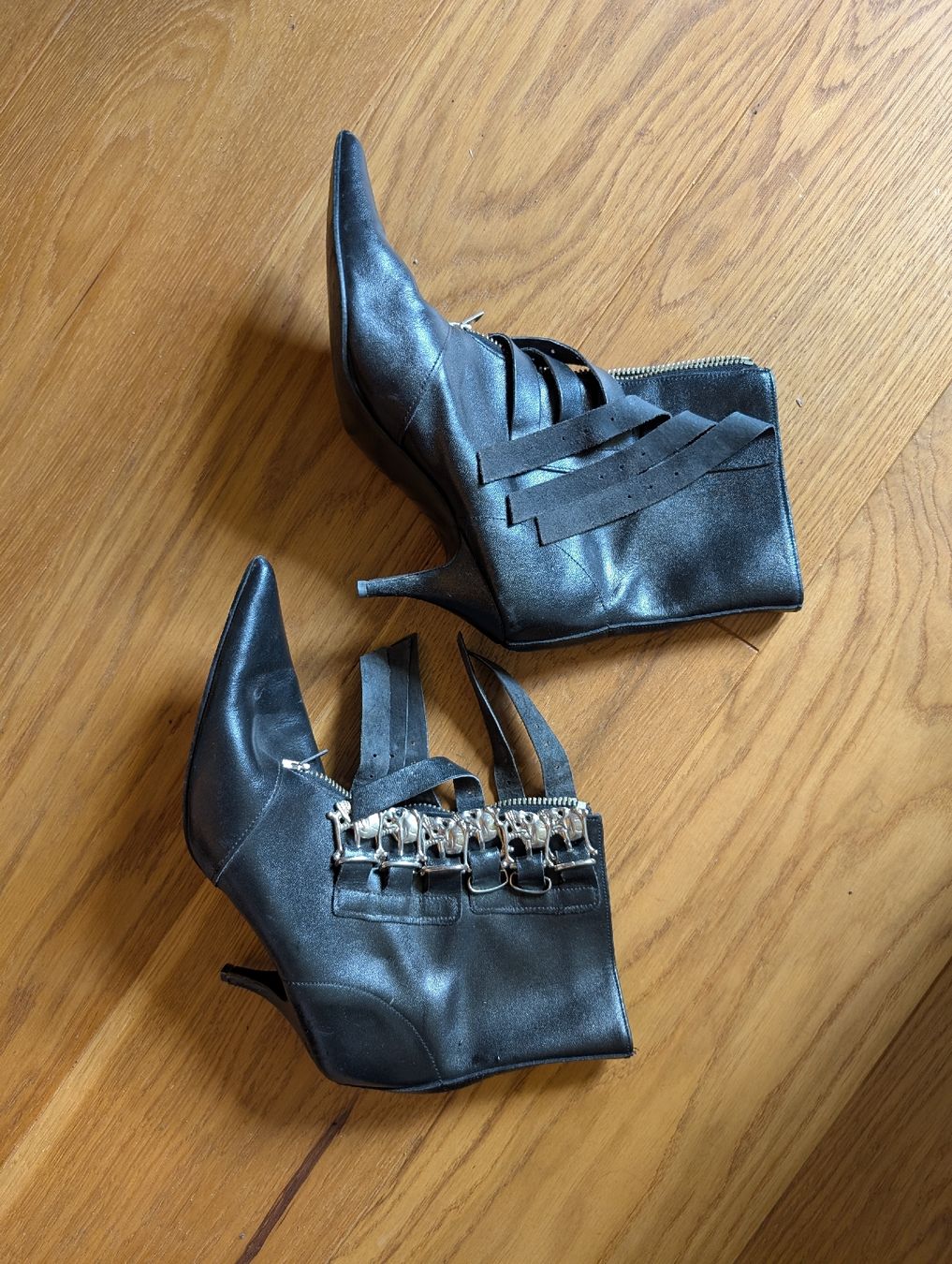 Scarpe da donna: Gothic Pikes Original mit Absatz – Usato da Bonstetten venduto da Ghwynnlian