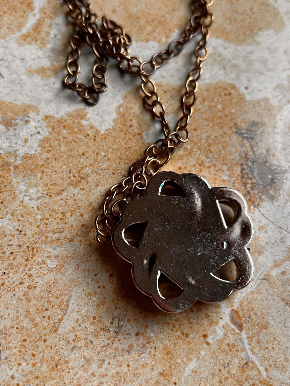 Ciondoli: Kette und Emaille-Anhänger, Retro Look – Usato da Laufen venduto da Bellavitaboom 4
