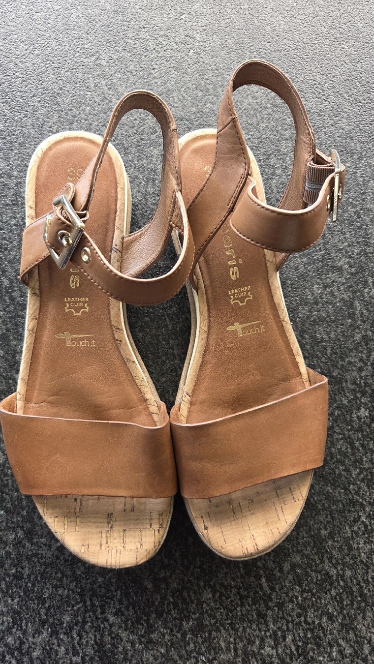 Scarpe da donna: Sandales  – Usato da Le Pâquier-Montbarry venduto da Gruyere77 1