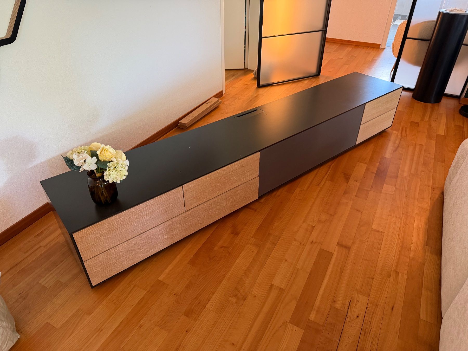 Livique TV Möbel: TV Sideboard – Gebraucht aus Uster von Provozario84