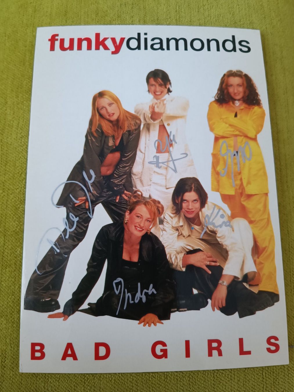 Autografi: Funky Diamonds - handsignierte Autogrammkarte – Usato da Menziken venduto da Artographs