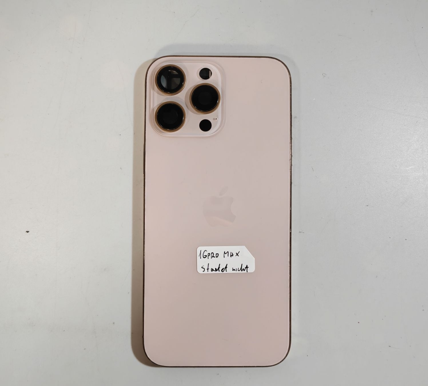 Apple Portables: iPhone 16 Pro Max – Défectueux à Ehrendingen par Rocky985
