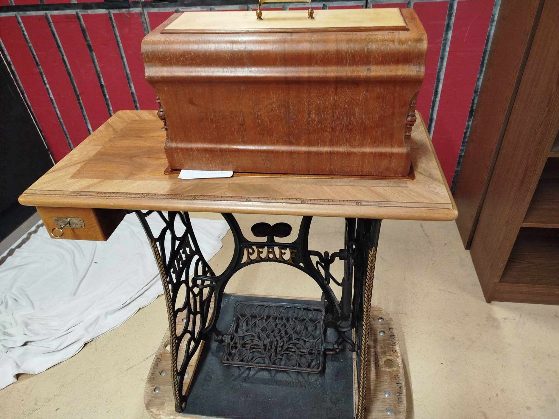 Nähmaschinen: Machine à coudre (nr 6 ) – Gebraucht aus La Chaux-de-Fonds von Emmaus2300CDF
