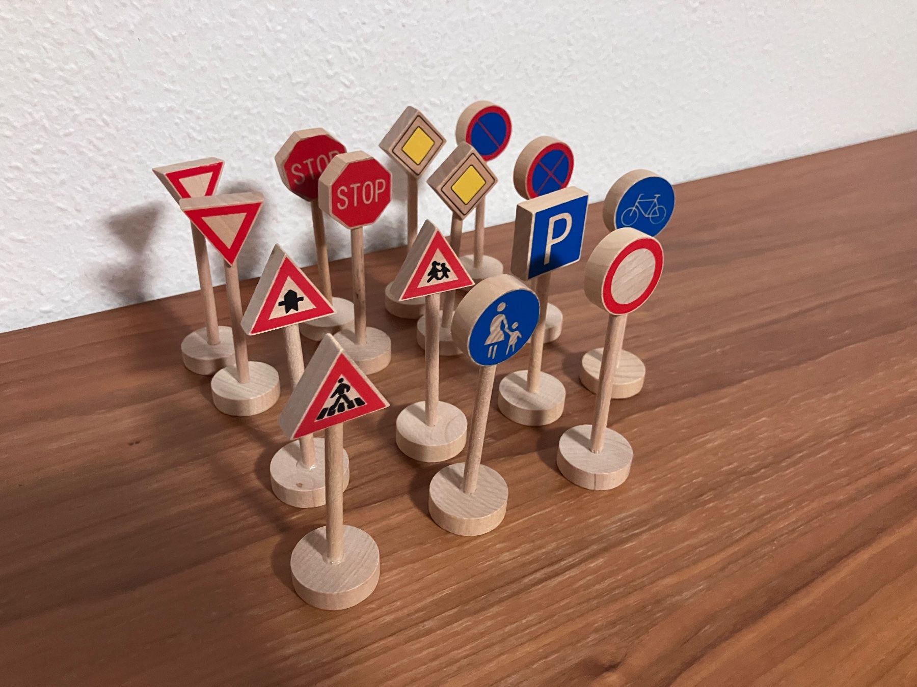Articoli in legno: Goki Verkehrszeichen aus Holz – Usato da Adliswil venduto da E.A.M 1
