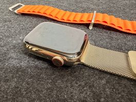 Apple Watch Series 8 mit iOS 26.6 – 45 mm – Edelstahl Gold