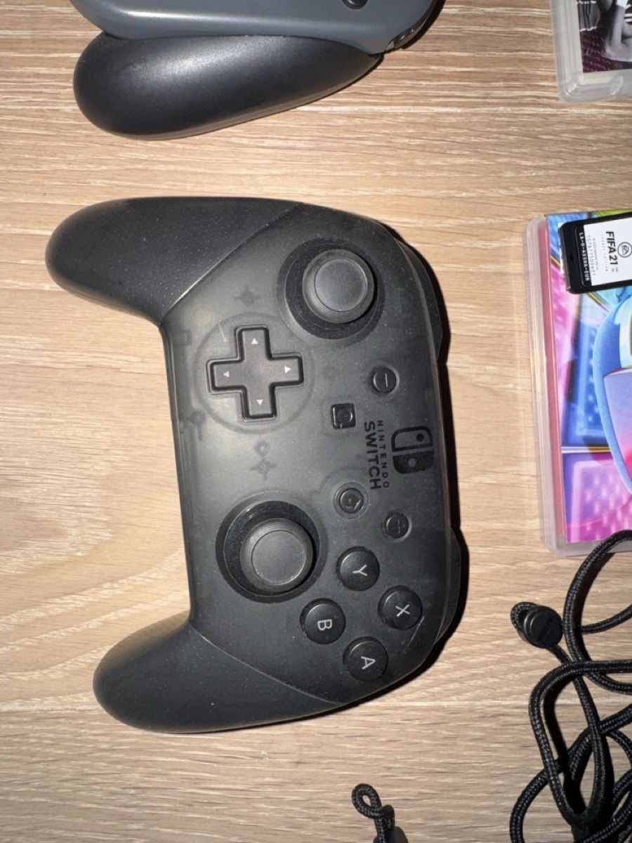 Nintendo Console: Nintendo Switch Konsole mit Zubehör – Nuovo (secondo la descrizione) da Uitikon Waldegg venduto da sch_68vz 2