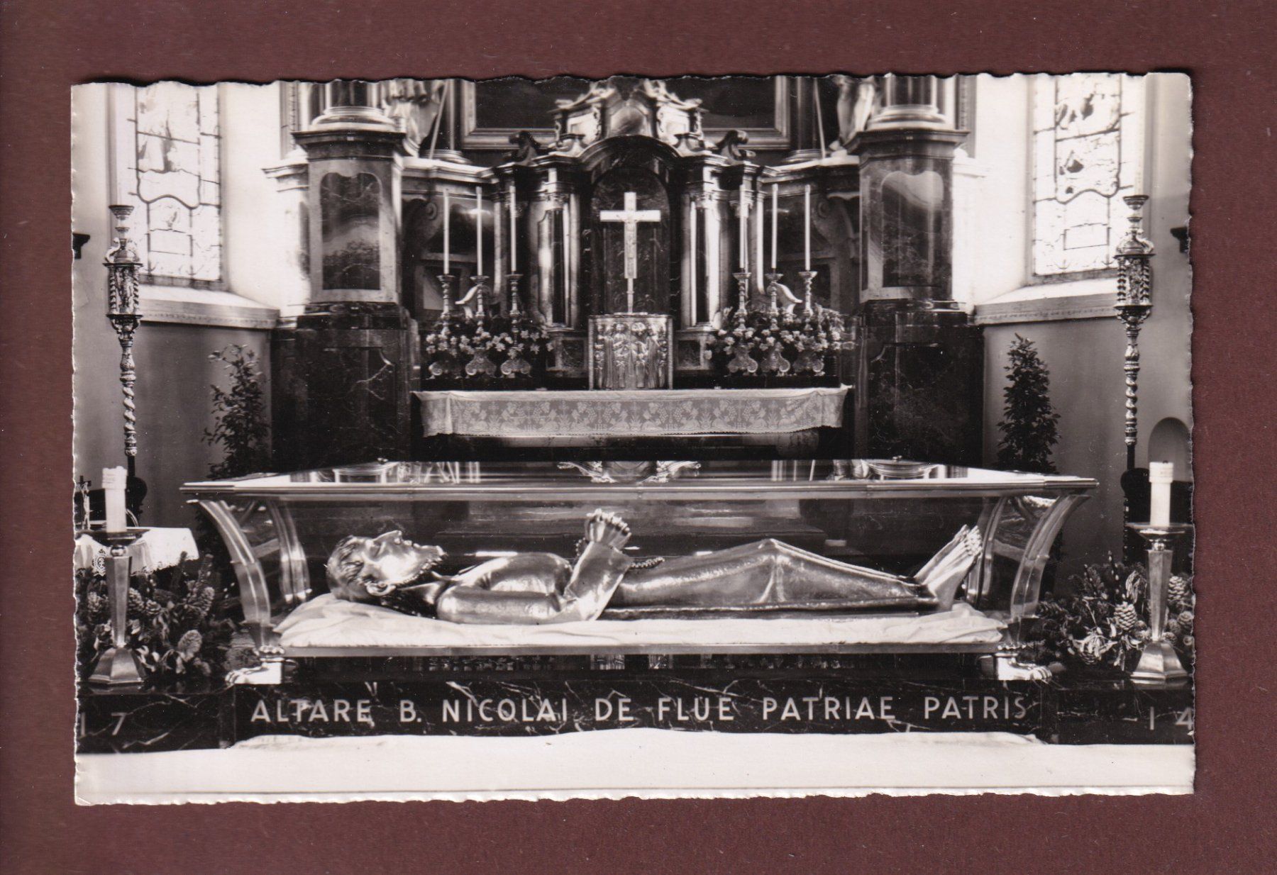 Cartoline postali: FLÜELI-RANFT - Altar Bruder Klaus – Usato da Pully venduto da nicecards