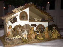 Weihnachts-Krippe mit Figuren
