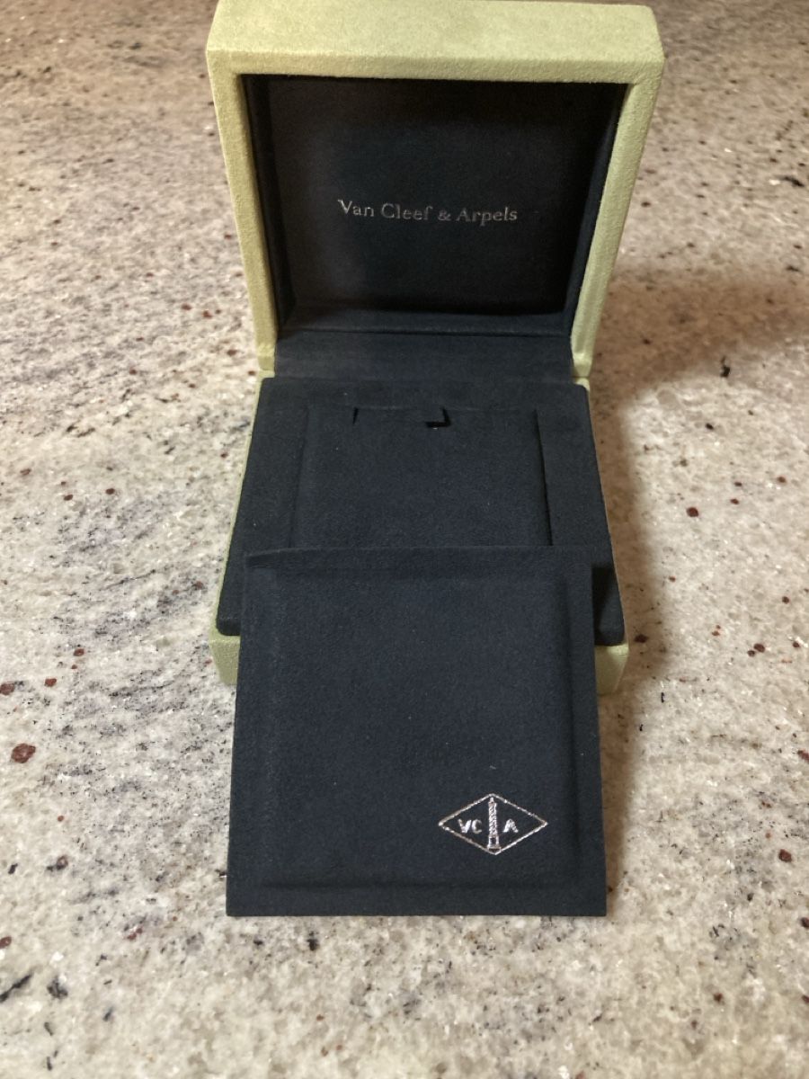 Schmuckkästen: Van Cleef & Arpels Jewelry Box - Original - Small – Neu (gemäss Beschreibung) aus Genève von arisol 4