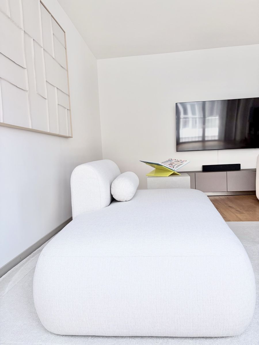 Sofas: Westwing Collection Sofia Ottomane-Modul weiss – D'occasion à Zürich par and_v5kz 9