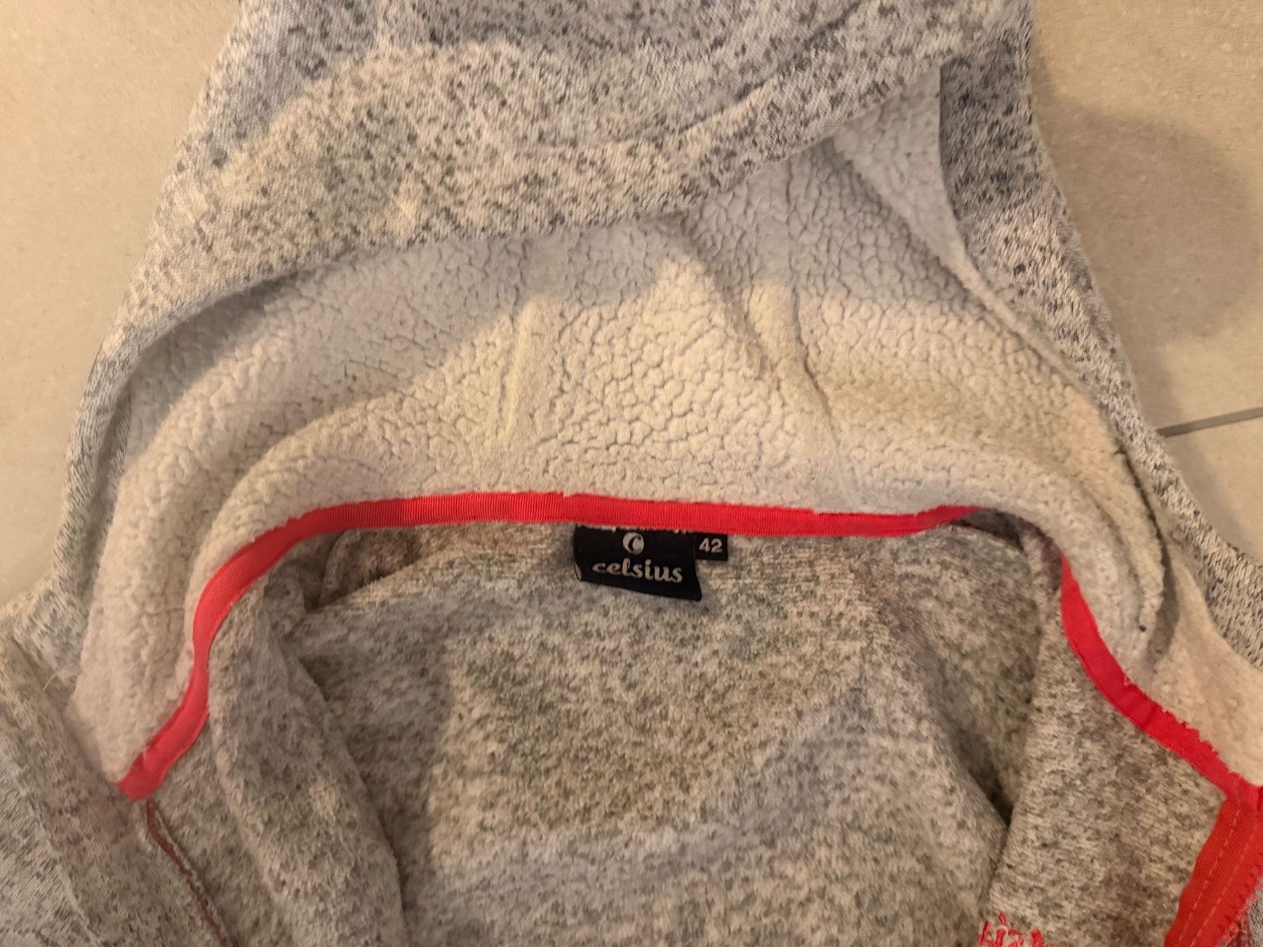 Maglioni & Felpe: Pullover Jacke, Gr. 42 – Usato da Niederurnen venduto da Carbon21 1