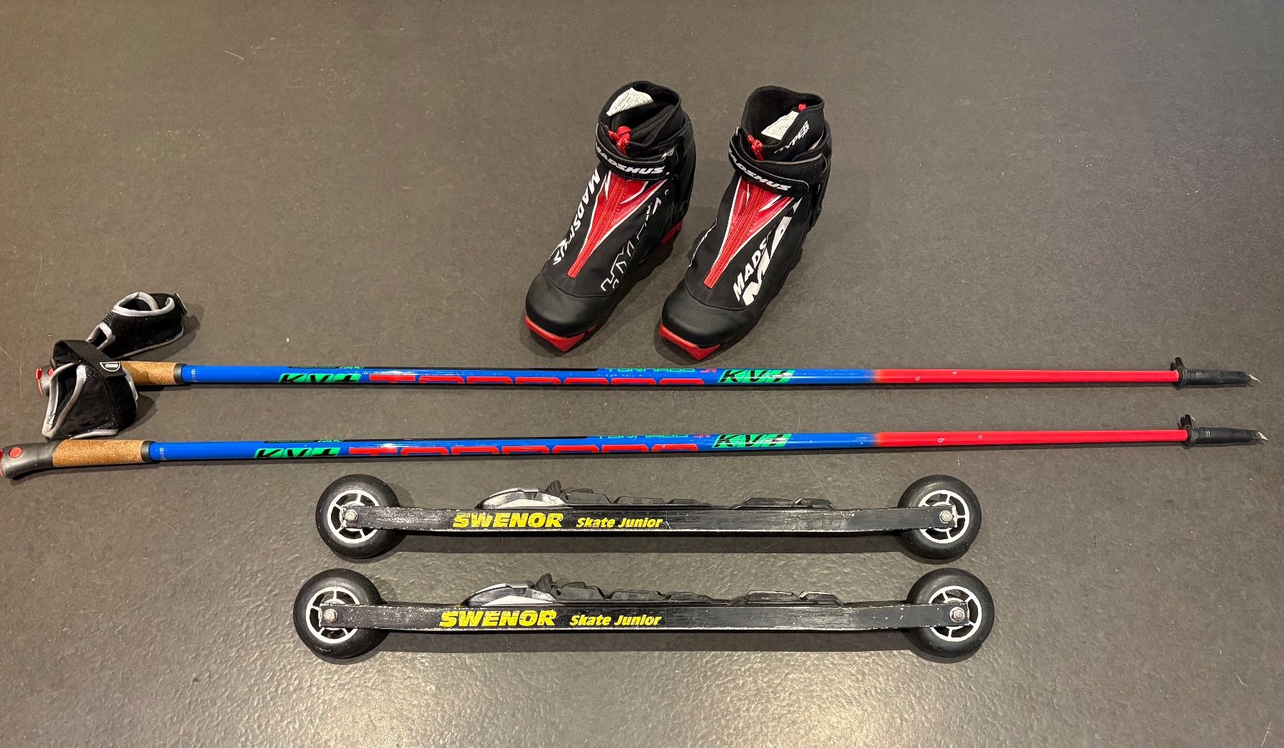 Skis: Swenor Junior Rollerski with Boots & Poles – Gebraucht aus Rüschlikon von sve_28vj