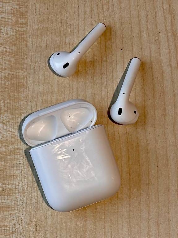 Apple Cuffie: Air pods – Usato da Chamoson venduto da COXIE
