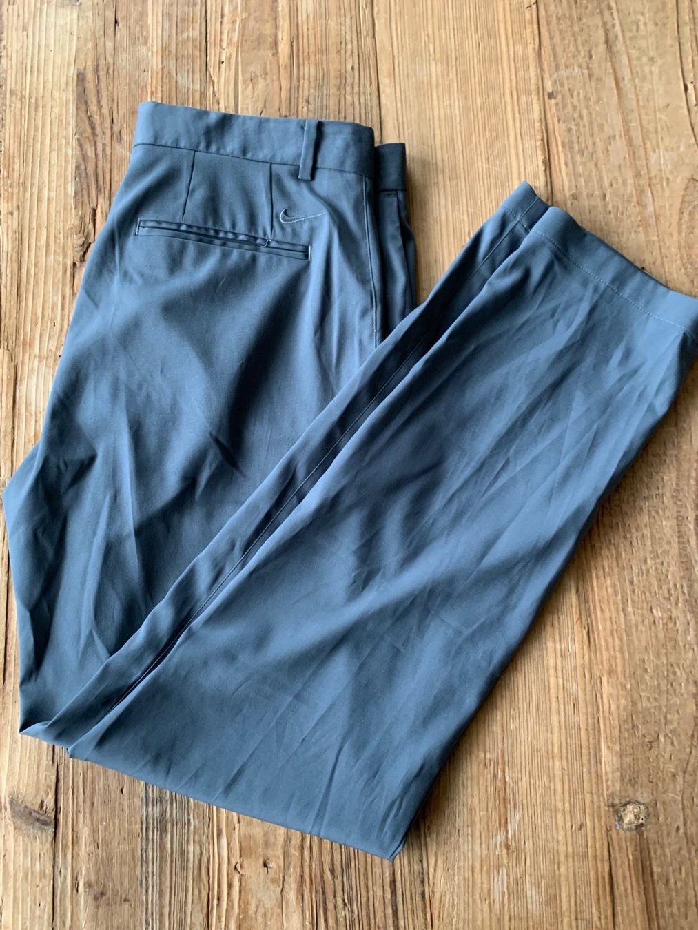 Nike Hosen: Nike Dry Fit Wander- Freitzeithose grau – Gebraucht aus Kirchdorf AG von