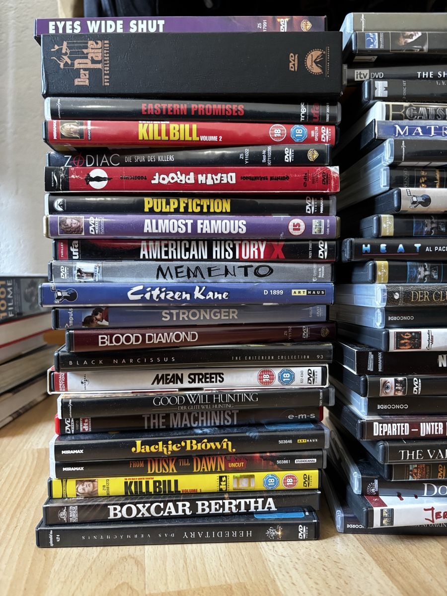 Tutti i DVDs: DVD Sammlung: ca. 65 Klassiker – Usato da Zürich venduto da rgoldi