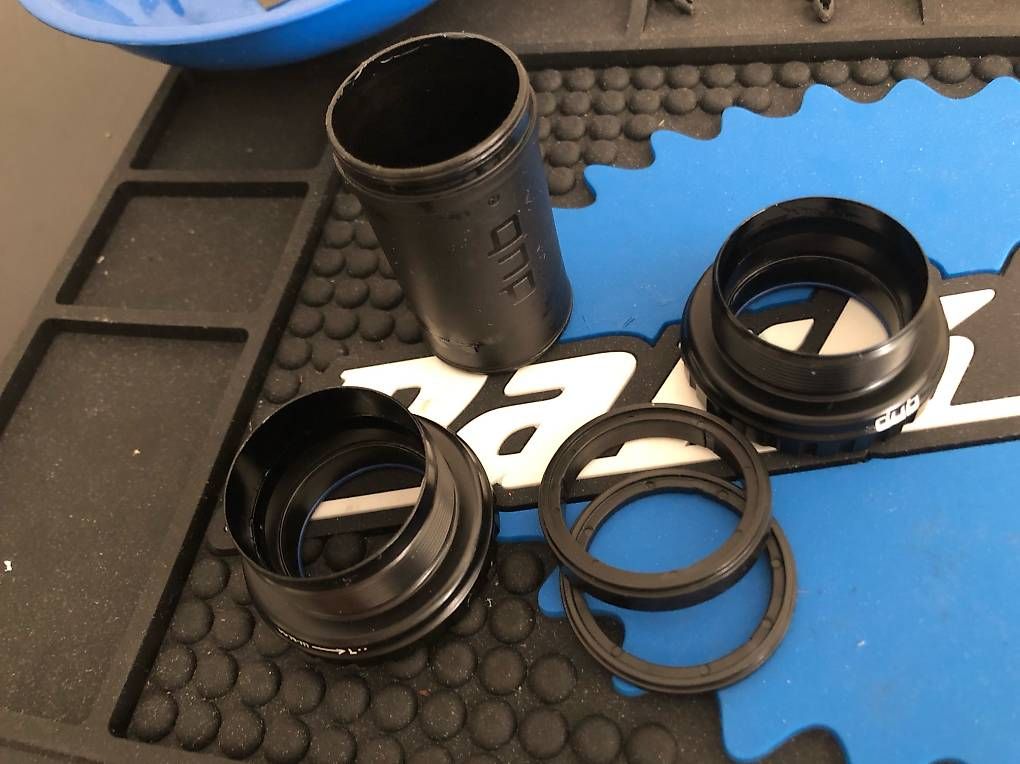 Ersatzteile: Tretlager Sram DUB BSA Road Wide – Gebraucht aus Birrwil von Apareos1 2