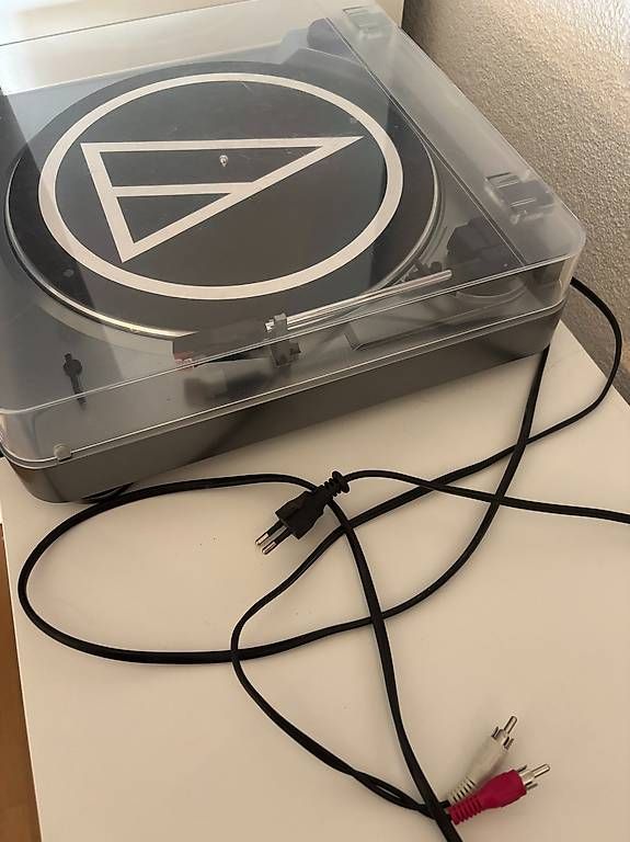 Audio Technica Giradischi: Platine vinyle Audio-Technica AT-LP60-USB – Usato da La Tour-de-Peilz venduto da johnowen9 1