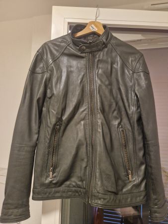 Veste Cuir , massimo dutti, taille S-M, en bon état