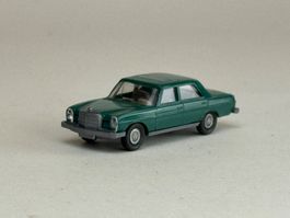 Mercedes 200 patinagrün