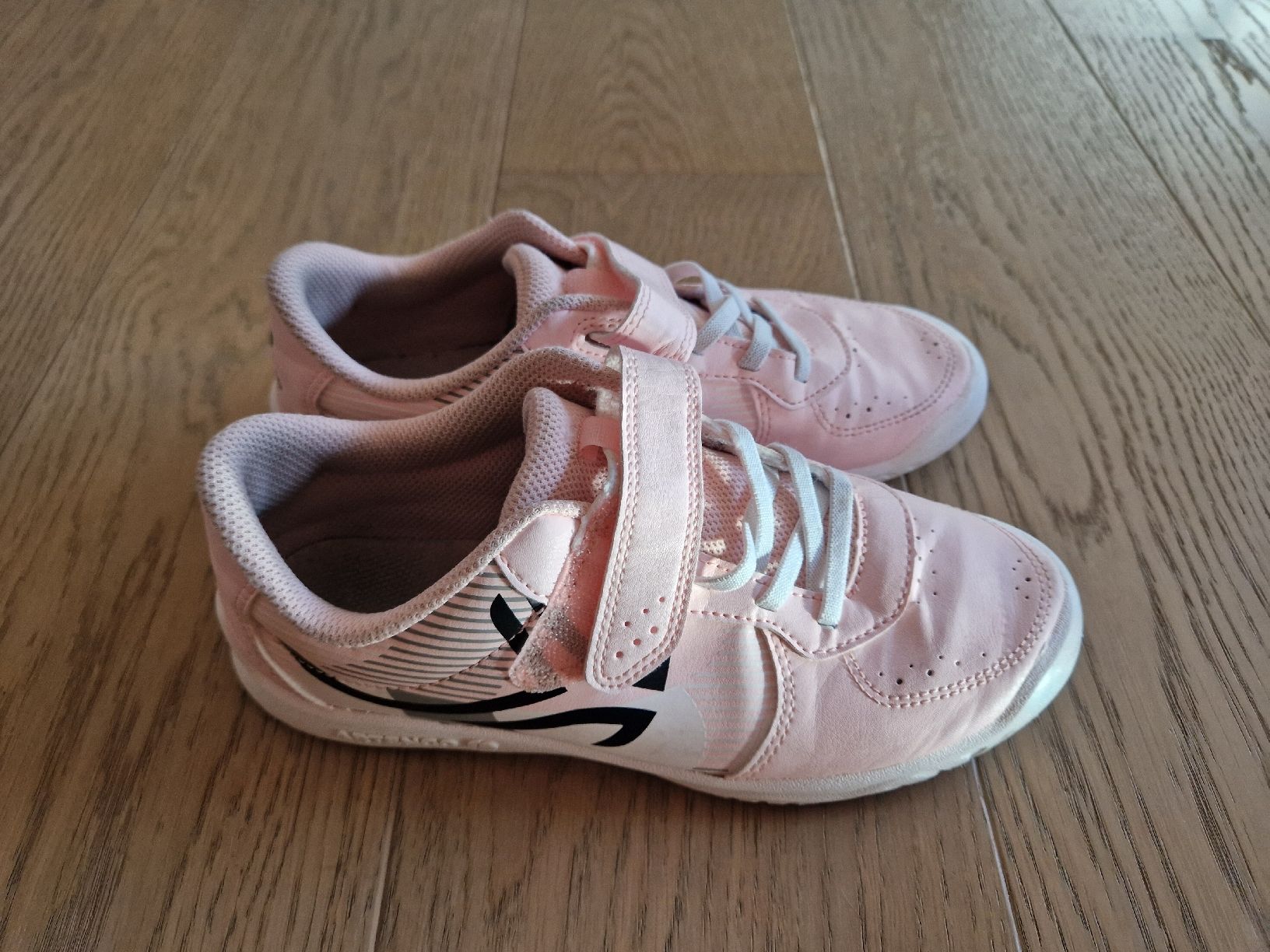 Decathlon Schuhe für Mädchen: Chaussures de sport d'intérieur taille 36 – Gebraucht aus Delémont von bouboute01