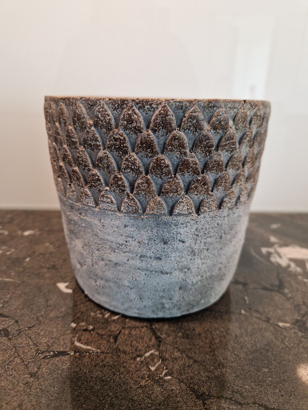 Pots de fleurs: Übertopf grau mit schönem Muster – D'occasion à Aarau Rohr par HappyKoala 1