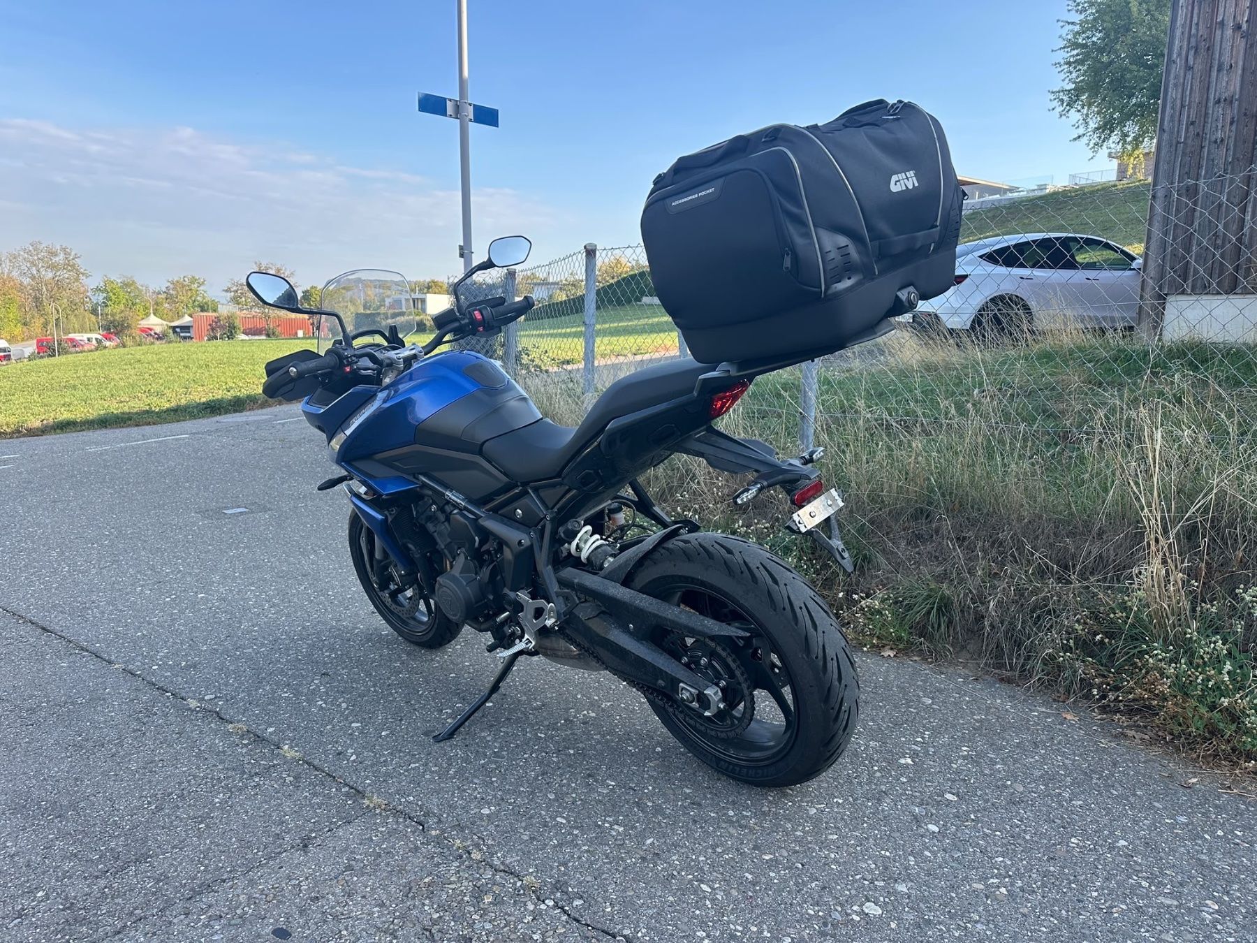Triumph Touring: Motorrad Triumph blau, fast neu – Gebraucht aus Bern von maj_69c8 5