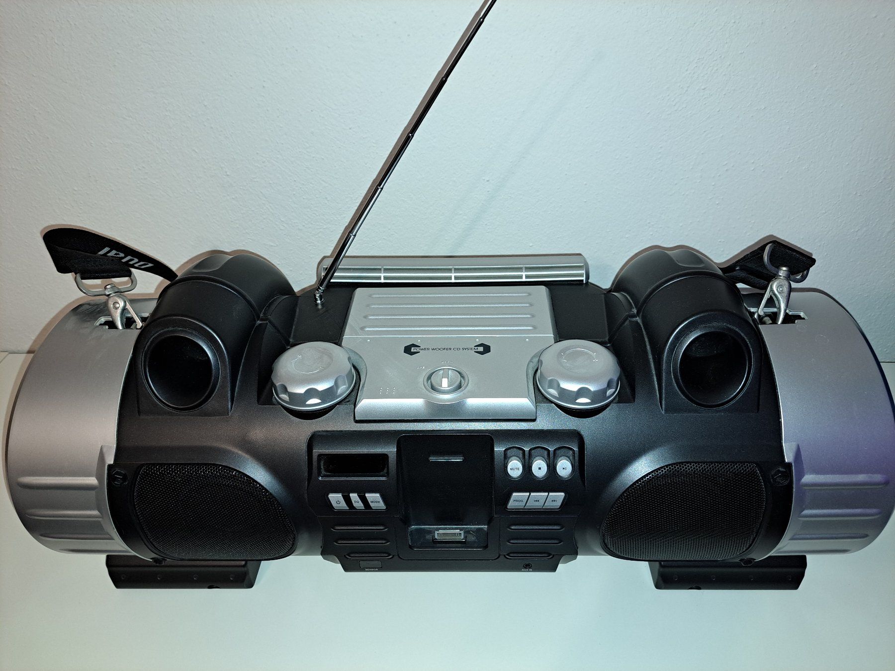 Dual Tragbarer Mediaplayer: Dual Ghettoblaster mit Mp3- Pl. anschluss, +Aux, CD, FM, MP3 – Gebraucht aus Spiez von Pistach99