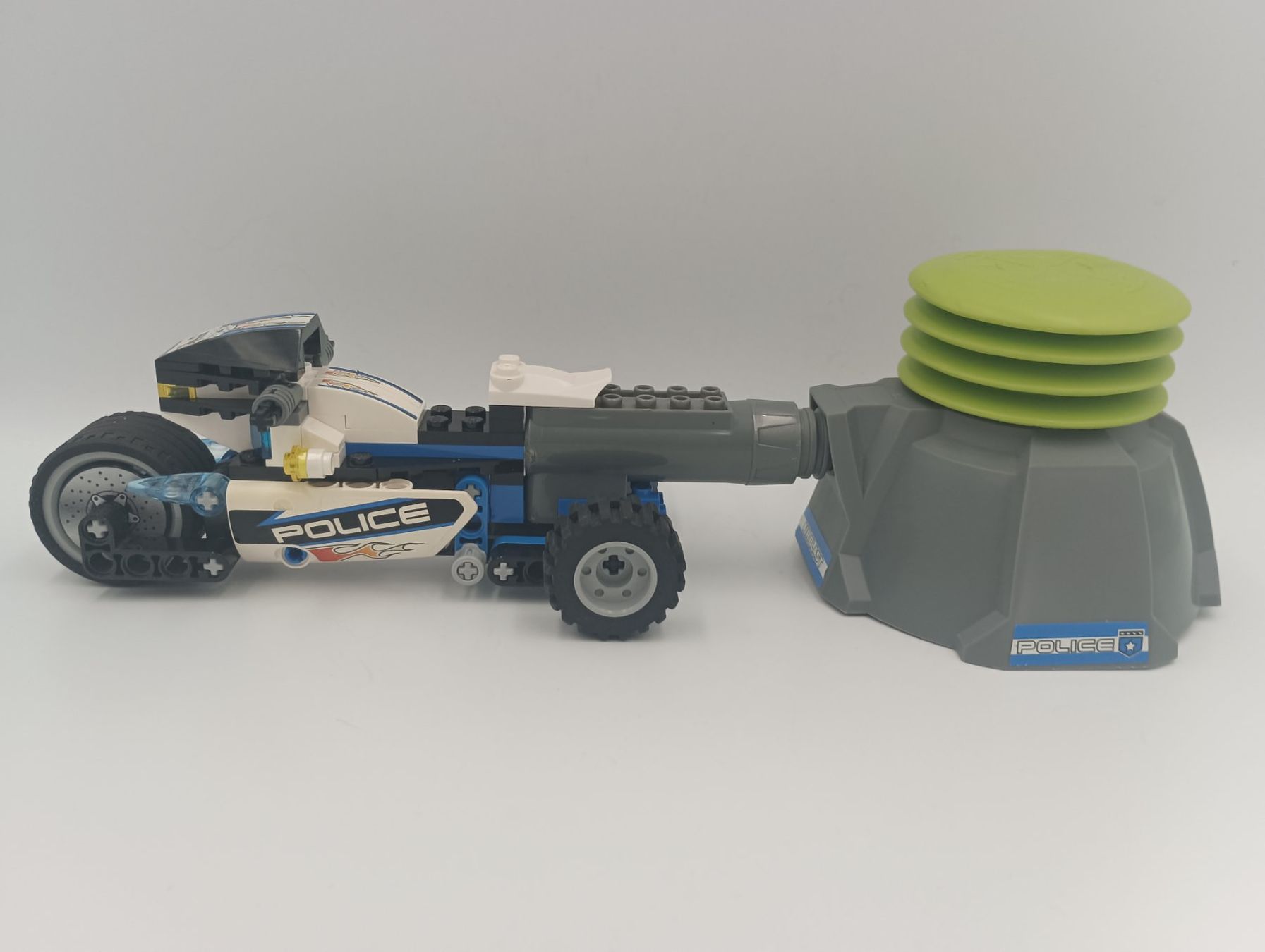 Lego Giocattoli: 8221 Storming Enforcer – Usato da Bremgarten AG venduto da redstar69 1