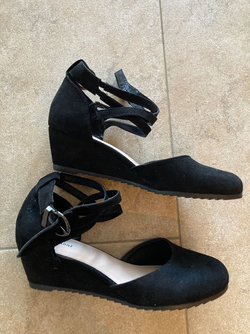 Graceland Scarpe da donna: Schwarze Sommerschuhe mit Keilabsatz, Grösse 38 – Usato da Gelterkinden venduto da froggy80 1