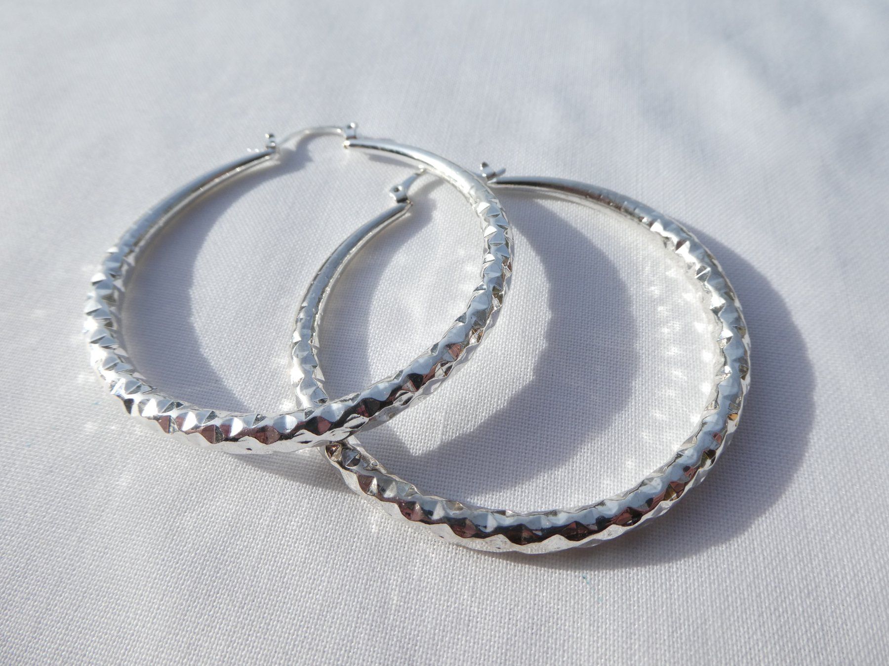 Boucles d'oreille: Grosse Creolen versilbert, neu – Neuf (Voir description) à Gattikon par kaandooh
