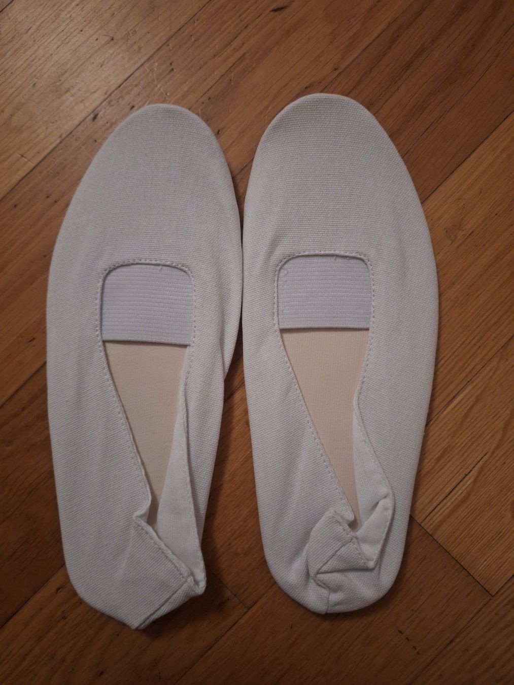 Chaussures filles: Weisse Turnschläppli, Turntäppeli Grösse 33 – Neuf avec emballage d'origine à Hausen am Albis par cheeeck