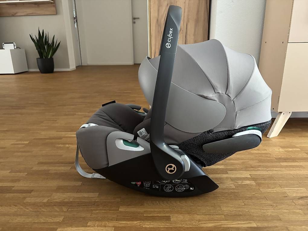 Cybex Seggiolini per auto: Cybex BABYSCHALE inkl. Isofix – Usato da Niederwangen BE venduto da Ivana018 1