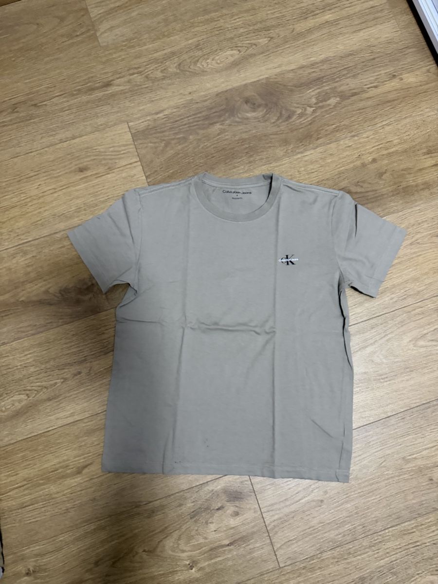 Calvin Klein T-shirts: Maglia Grigia CK – D'occasion à Bodio TI par bau_62fr