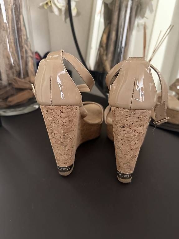 Scarpe da donna: Jimmy Choo Sandalen mit Keilabsatz – Usato da Schindellegi venduto da wae_fhj7 2