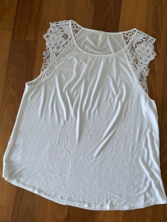Sommerliches Top, weiss, Grösse L, mit Spitze NEU