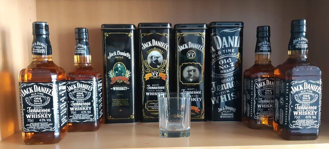 Jack Daniels Bevande alcoliche: Jack Daniels Whiskey Sammlung – Usato da Dulliken venduto da Airliner2 3