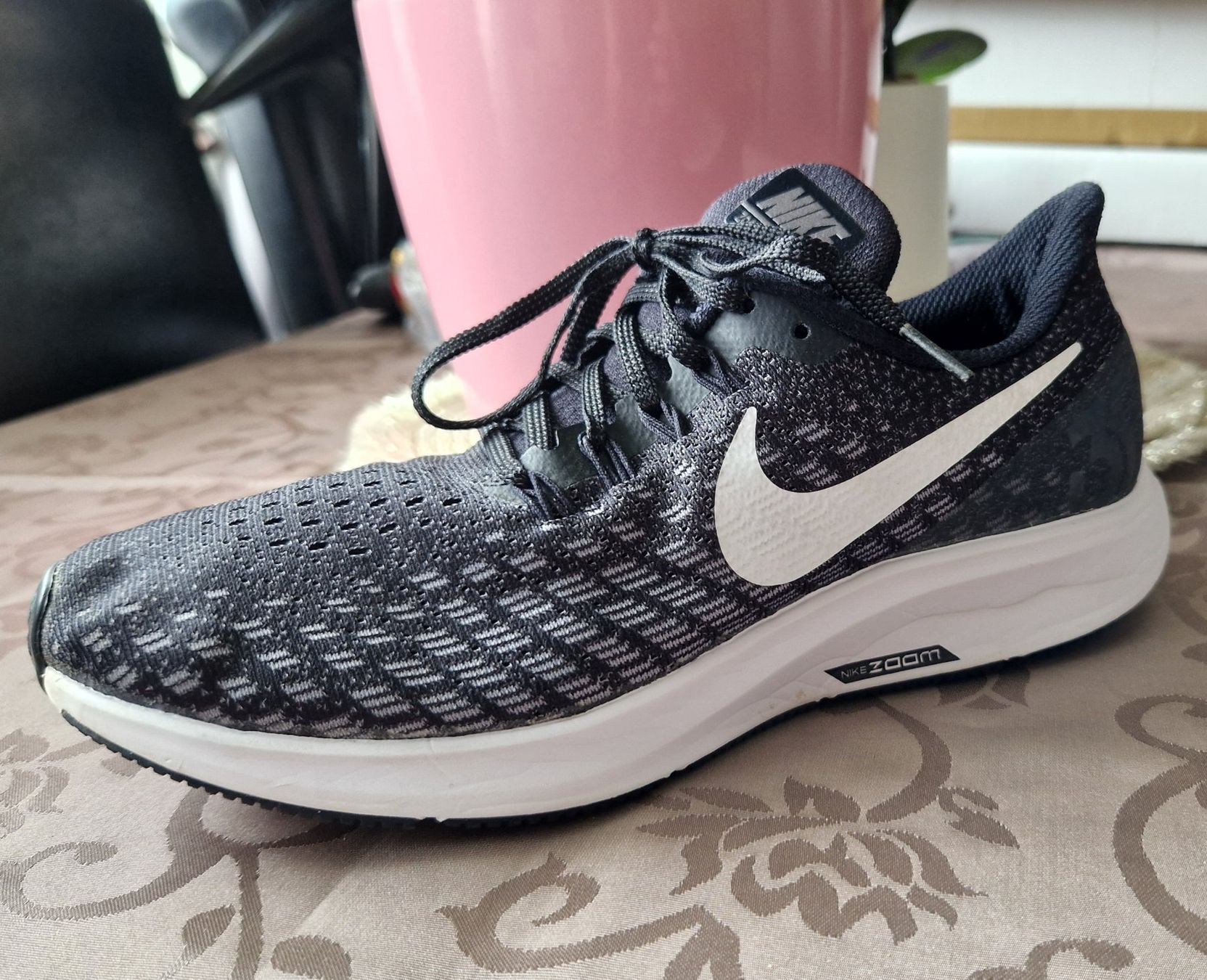 Nike Damenschuhe: Nike Schuhe Grösse 38 Schwarz/Weiss – Gebraucht aus Zürich von sirstians000 7